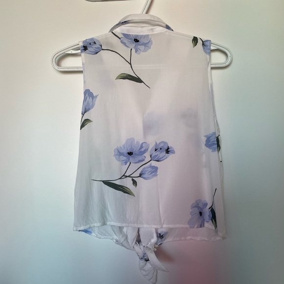 Dynamite Floral button down blouse - Picture 4 of 4